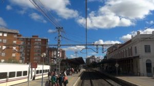 Descubre cómo llegar de León a Burgos en tren con Renfe: horarios, tarifas y más información Descubre cómo llegar de León a Burgos en tren con Renfe: horarios, tarifas y más información